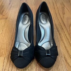 Abella Black Bow Heels Size 8.5